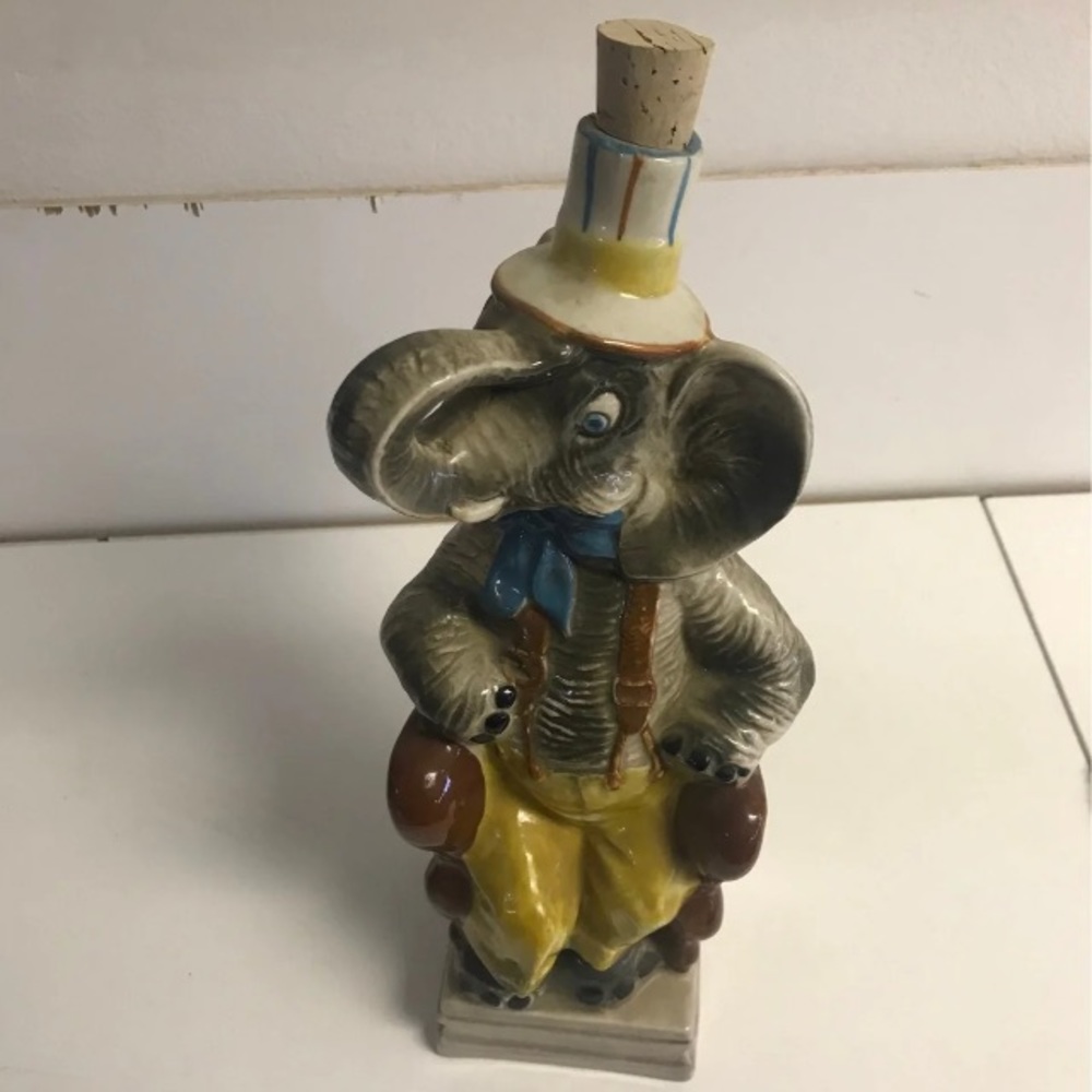 Vintage elephant bottle wine zonadi (empty)